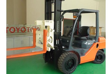 Toyota forklift with Hinged Forks