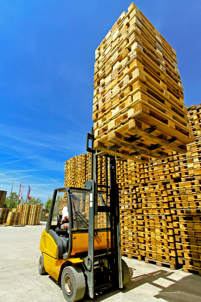 forklift carrying pallets